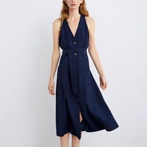 Sleeveless navy dress with front pockets and tie